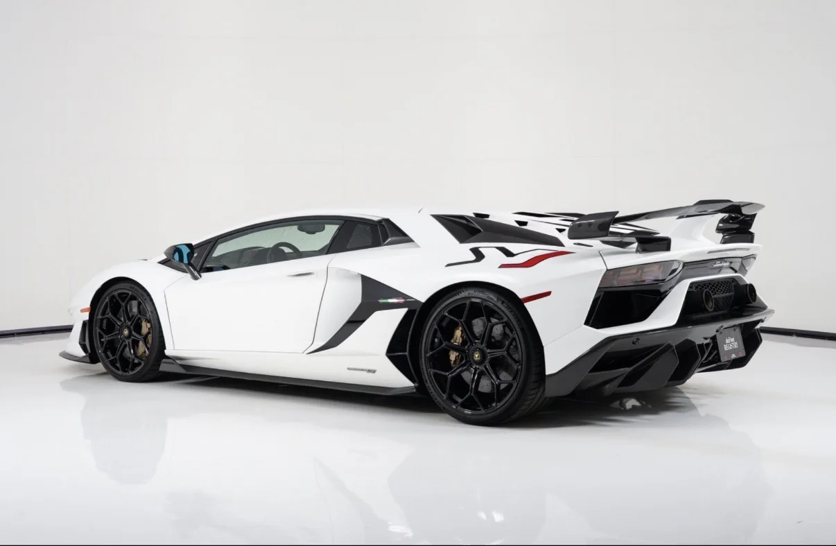 Lamborghini Aventador SVJ